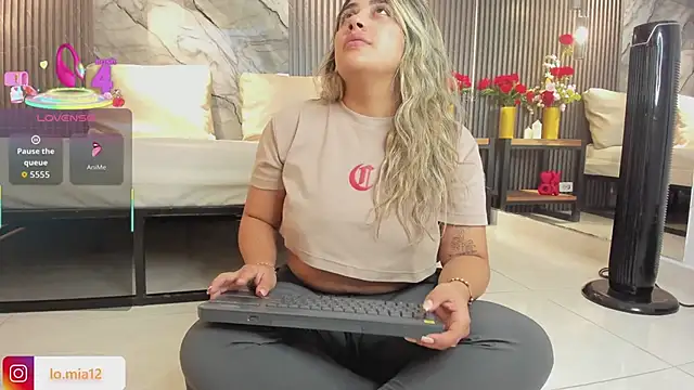 Snapshot of julietha_taylor chatting on February 23, 3:48 am julietha taylor online show from February 23, 3:48 am