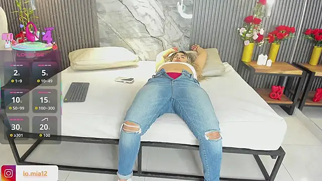 Snapshot of julietha_taylor chatting on March 2, 3:52 am julietha taylor online show from March 2, 3:52 am