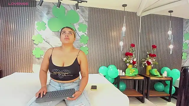 Snapshot of julietha_taylor chatting on March 18, 1:20 am julietha taylor online show from March 18, 1:20 am