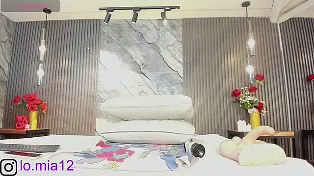 Snapshot of julietha_taylor chatting on April 6, 5:41 am julietha taylor online show from April 6, 5:41 am