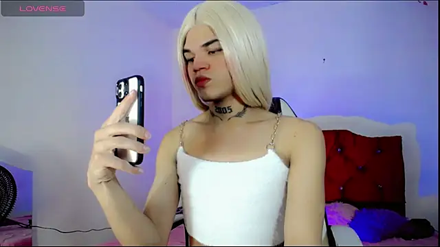 Snapshot of Gabyqueen70 chatting on March 4, 3:22 am Gabyqueen70 online show from March 4, 3:22 am