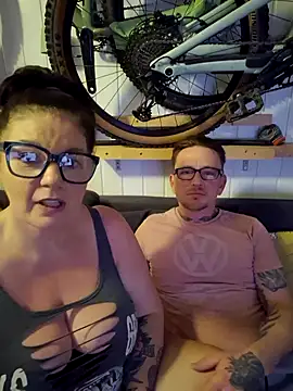 Snapshot of 420Curvybabe chatting on November 3, 8:32 pm 420Curvybabe online show from November 3, 8:32 pm