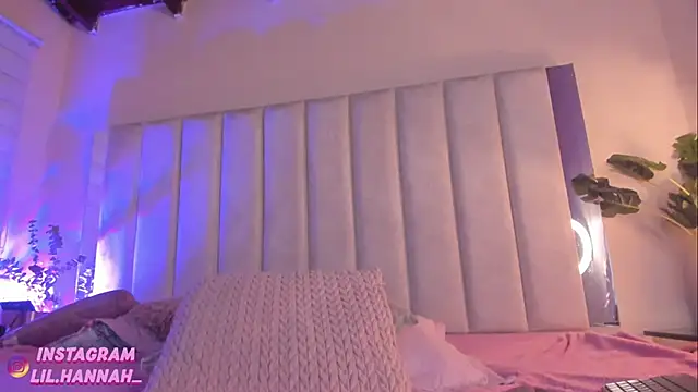 lil hanna18 online show from February 21, 10:50 am