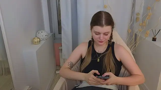 Snapshot of Miuu_miuu chatting on January 18, 4:48 am Miuu miuu online show from January 18, 4:48 am