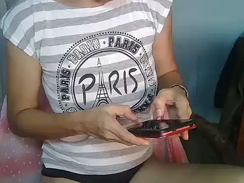 Snapshot of Katerine43 chatting on February 24, 1:20 pm Katerine43 online show from February 24, 1:20 pm