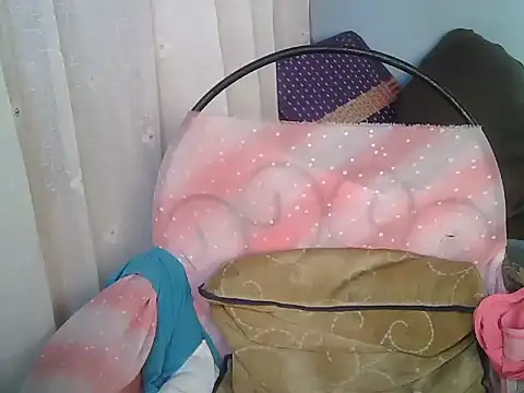 Snapshot of Katerine43 chatting on March 17, 11:24 am Katerine43 online show from March 17, 11:24 am