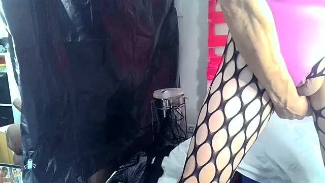 SissyJamie123 online show from April 12, 3:44 am