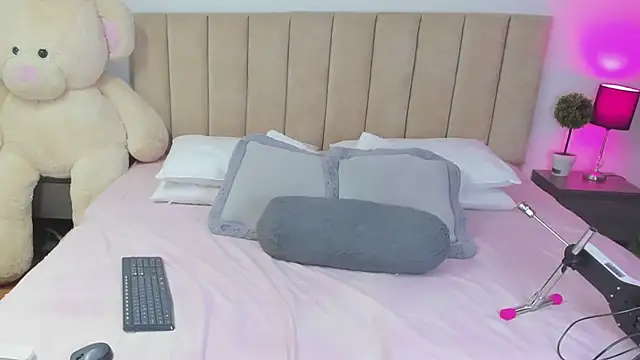 HannaRousse  online show from March 17, 8:23 pm