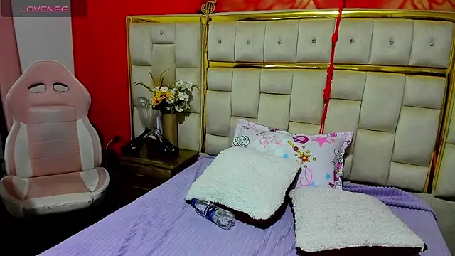 Snapshot of stripcharming_ chatting on September 9, 2:49 pm stripcharming online show from September 9, 2:49 pm