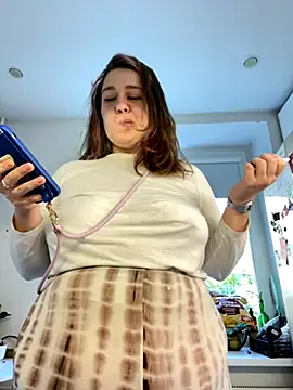 Snapshot of SuzieMurray chatting on September 25, 10:19 am SuzieMurray online show from September 25, 10:19 am