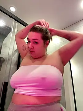 Snapshot of SuzieMurray chatting on September 28, 10:42 am SuzieMurray online show from September 28, 10:42 am