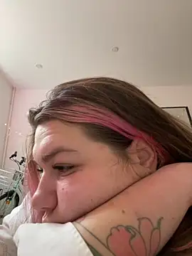 Snapshot of SuzieMurray chatting on October 5, 10:24 am SuzieMurray online show from October 5, 10:24 am