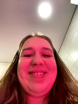 Snapshot of SuzieMurray chatting on October 20, 10:16 am SuzieMurray online show from October 20, 10:16 am