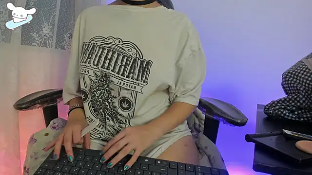 AlexaFoxy18 online show from October 16, 7:31 am