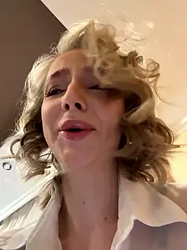 CaseyStar online show from December 3, 8:05 am