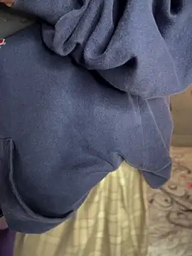 Snapshot of Im_Little chatting on December 2, 3:37 am Im Little online show from December 2, 3:37 am