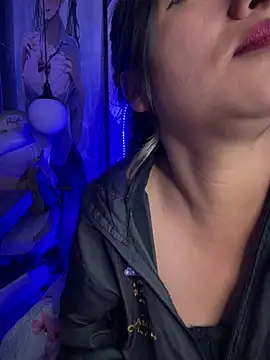 Snapshot of Im_Little chatting on December 13, 3:49 am Im Little online show from December 13, 3:49 am