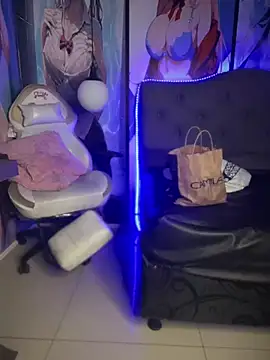 Snapshot of Im_Little chatting on December 31, 3:23 am Im Little online show from December 31, 3:23 am