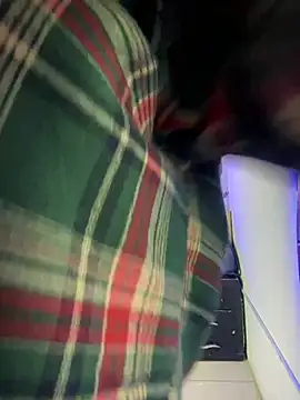 Snapshot of Im_Little chatting on January 30, 3:22 am Im Little online show from January 30, 3:22 am