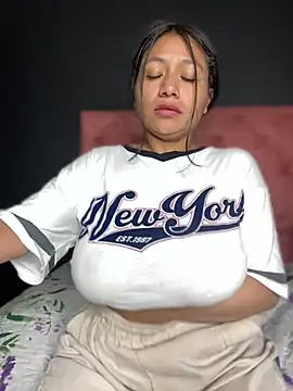 Snapshot of Im_Little chatting on February 26, 9:42 am Im Little online show from February 26, 9:42 am