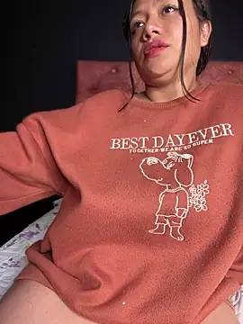 Snapshot of Im_Little chatting on February 28, 6:32 am Im Little online show from February 28, 6:32 am