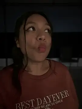 Snapshot of Im_Little chatting on February 28, 9:36 am Im Little online show from February 28, 9:36 am