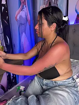 Im Little online show from December 3, 3:25 am