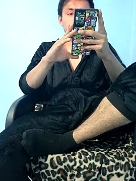 charlesss19 online show from December 1, 9:58 am