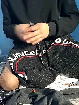 charlesss19 online show from February 3, 4:43 am