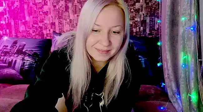 sarakatherin online show from December 8, 8:36 pm