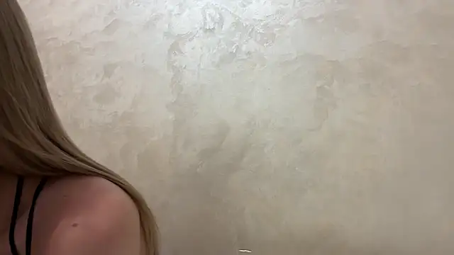 CaitlinaJayne23 online show from November 28, 7:05 pm