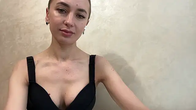 CaitlinaJayne23 online show from May 14, 3:24 am
