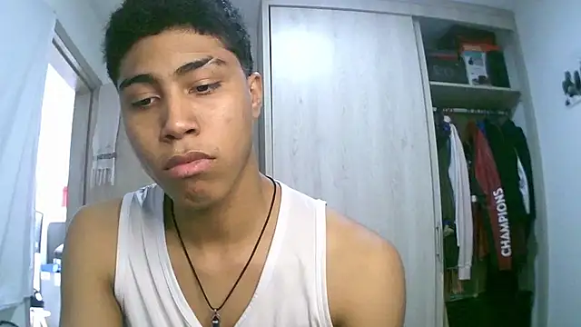 sexy diamante  online show from February 19, 6:15 pm