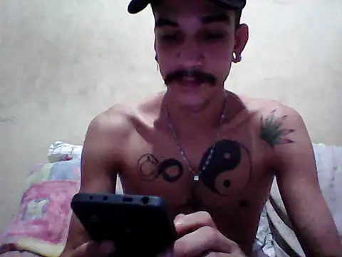 gatobranco001 online show from March 12, 5:13 am