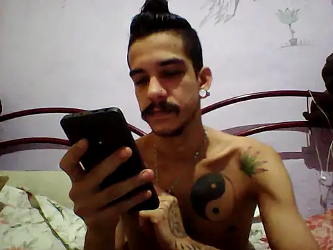 gatobranco001 online show from March 23, 2:48 am