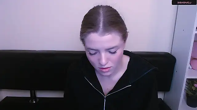 Snapshot of MissOliviaa_ chatting on January 3, 12:08 pm MissOliviaa  online show from January 3, 12:08 pm