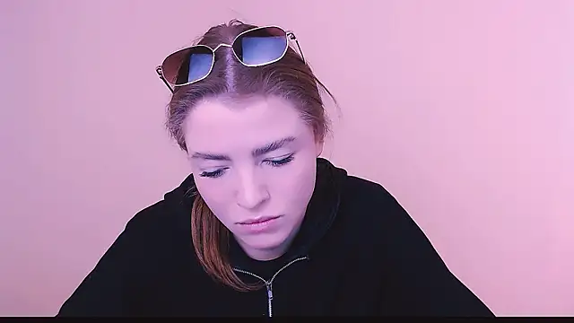 Snapshot of MissOliviaa_ chatting on February 10, 8:20 am MissOliviaa  online show from February 10, 8:20 am