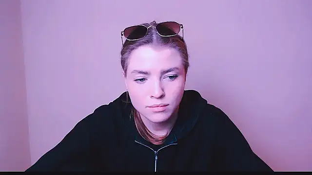 Snapshot of MissOliviaa_ chatting on February 10, 2:26 pm MissOliviaa  online show from February 10, 2:26 pm