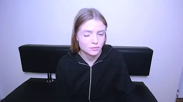 Snapshot of MissOliviaa_ chatting on February 18, 11:44 am MissOliviaa  online show from February 18, 11:44 am