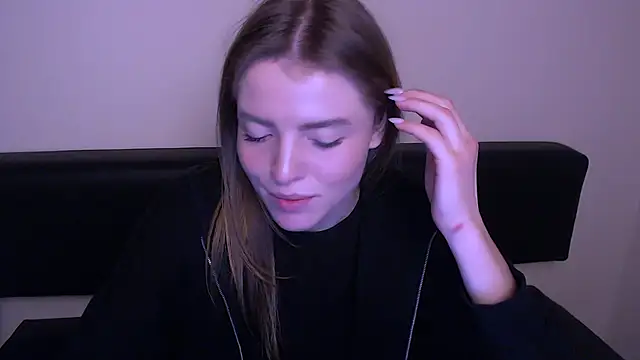 Snapshot of MissOliviaa_ chatting on February 21, 1:33 am MissOliviaa  online show from February 21, 1:33 am