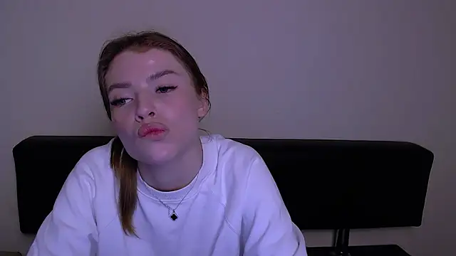 Snapshot of MissOliviaa_ chatting on March 5, 12:44 pm MissOliviaa  online show from March 5, 12:44 pm