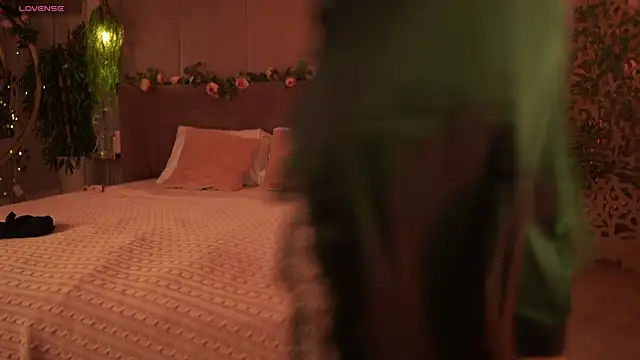 Smiley Mia online show from September 20, 5:08 am