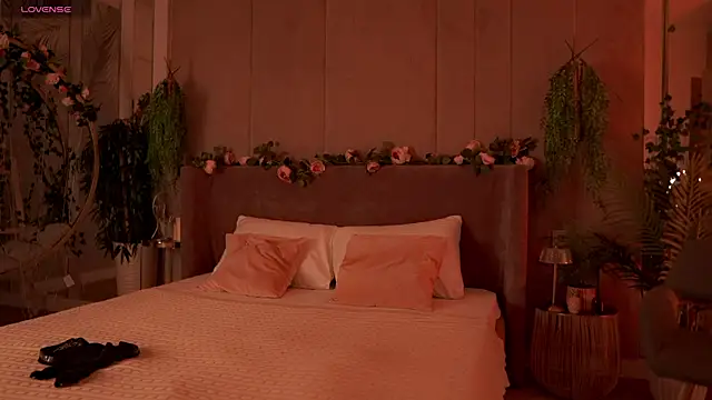 Smiley Mia online show from September 21, 5:09 am