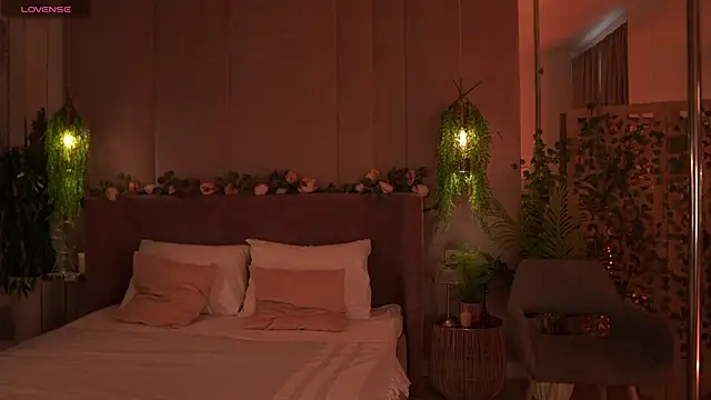 Smiley Mia online show from September 24, 5:11 am