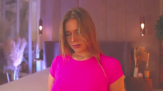 Smiley Mia online show from February 3, 5:05 am