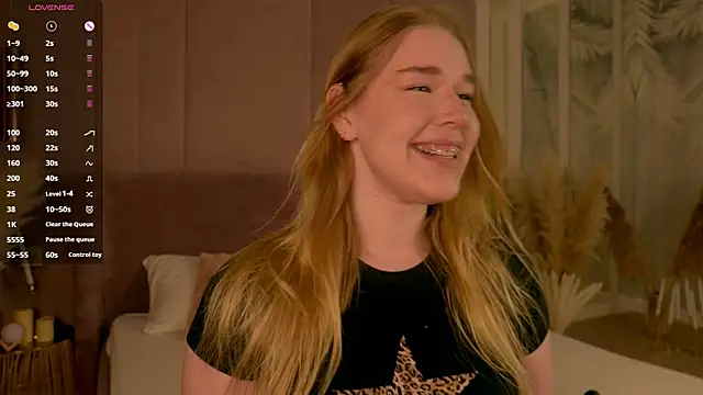 Smiley Mia online show from May 13, 5:16 am