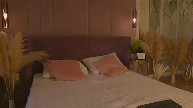 Smiley Mia online show from May 19, 5:14 am