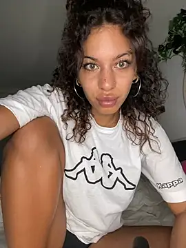 AlyssaHottv  online show from March 30, 9:38 pm