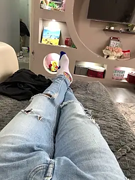 lora19922 online show from February 12, 1:06 pm