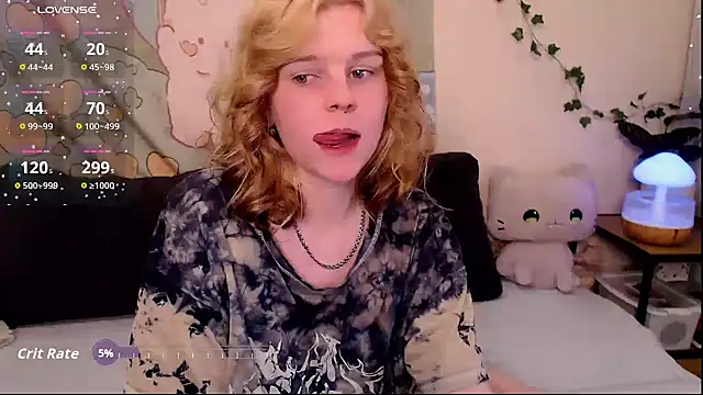 Snapshot of Moona_xx chatting on April 23, 10:56 pm Moona xx online show from April 23, 10:56 pm